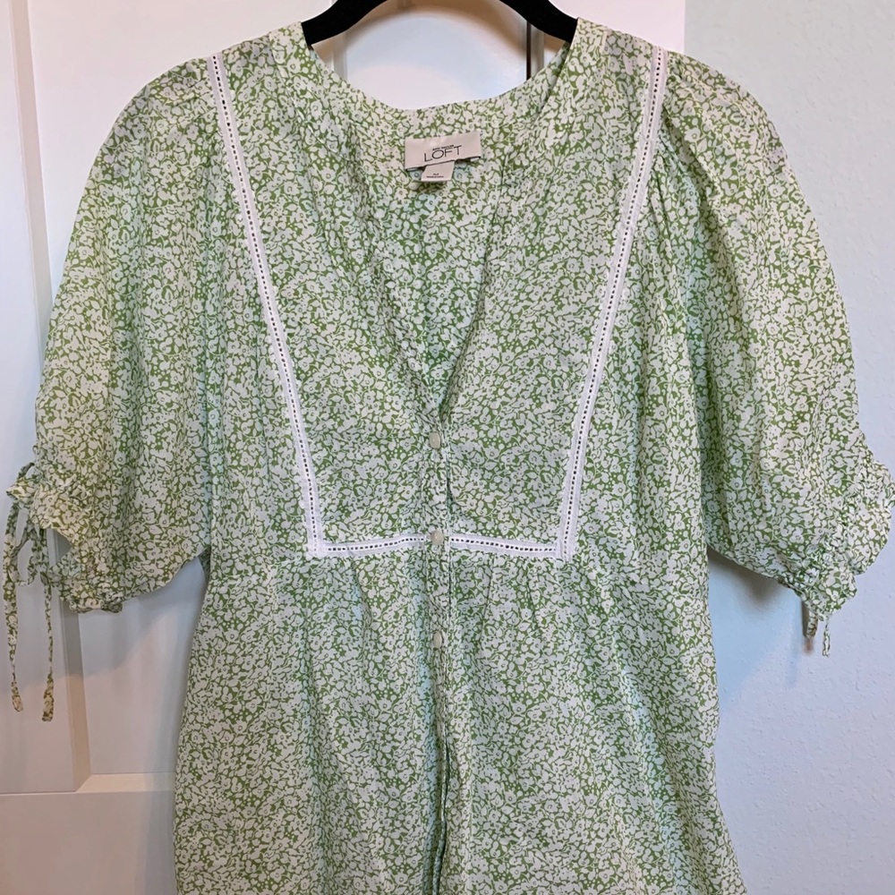 Ann Taylor LOFT vintage cottagecore v neck blouse